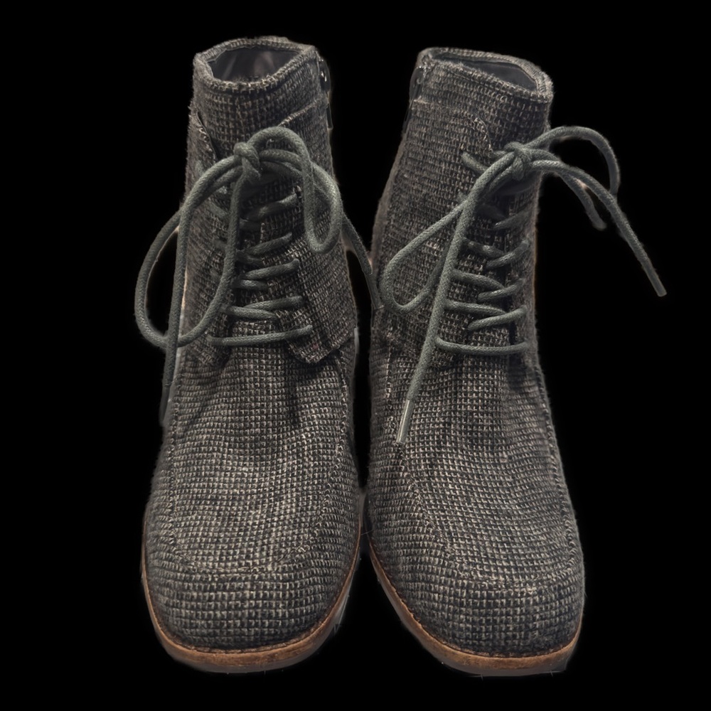 COCONUTS BY MATISSE GRAY TWO-TONED TWEED TIE ANKLE BOOTIES